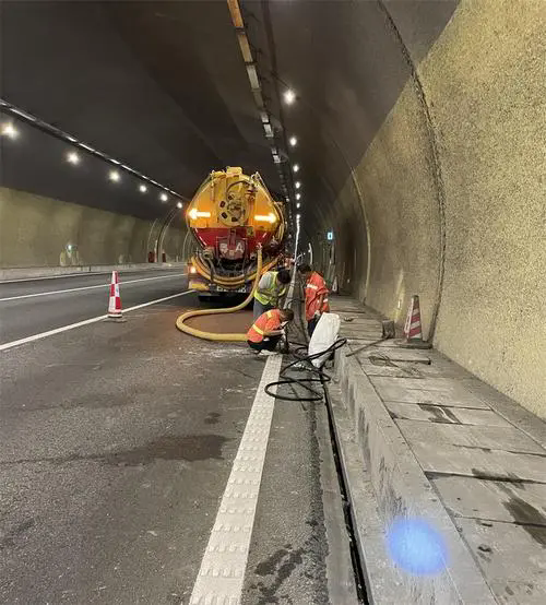 汝城隧道排水渠清淤